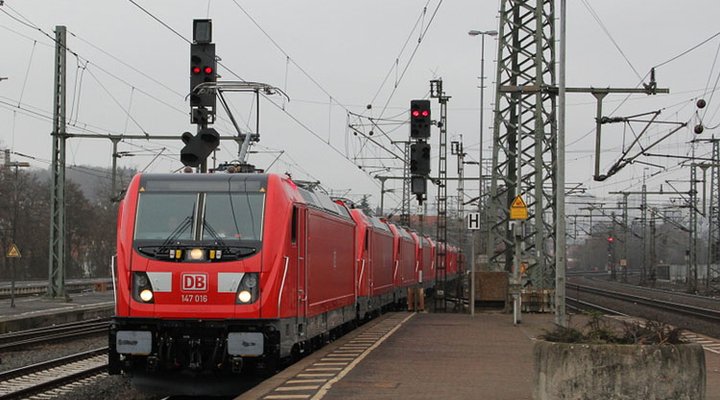Deutsche Bahn foresees growth in the sphere of rail freight transport, inspiring its purchase Vectron multi-current locomotives.